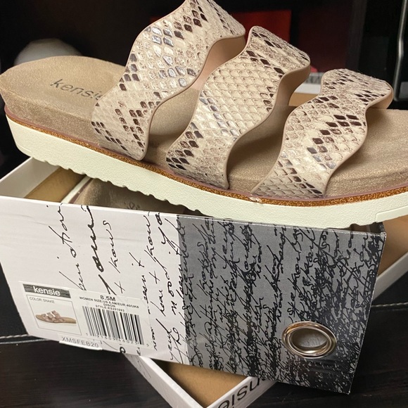 NEW IN BOX Snake print KENSIE slide sandal
